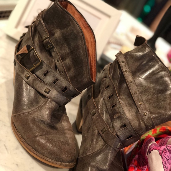 Grey Steve Madden studded cowboy boots 👢 - Picture 5 of 8